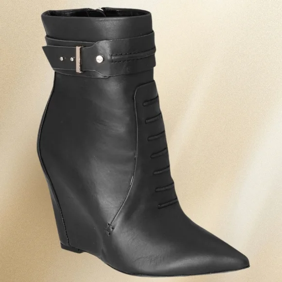 RACHEL Rachel Roy Black Leather Wedge Heel Boot Gold Accents Buckles Size 7 - Picture 2 of 14